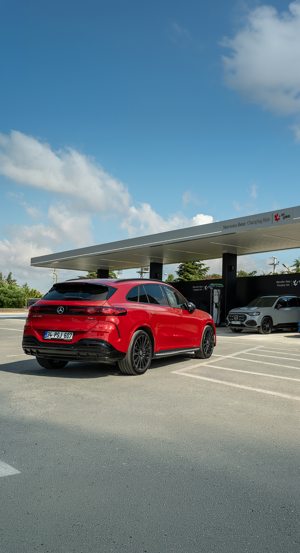Mercedes-Benz ve En Yakıt iş birliği ile geliştirilen Charging Hub ağı.