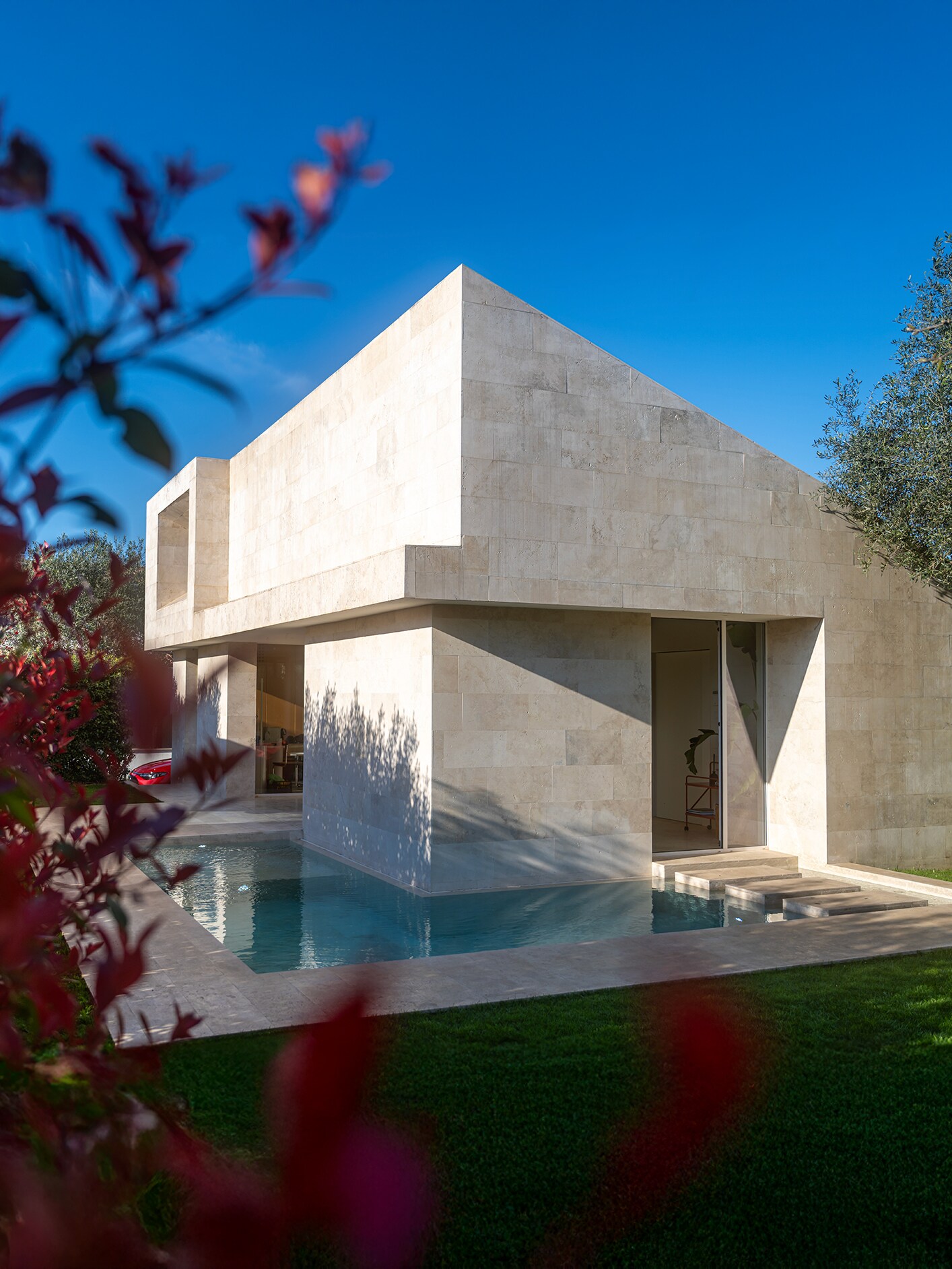 Yıldızlar ve Taşlar Arasında