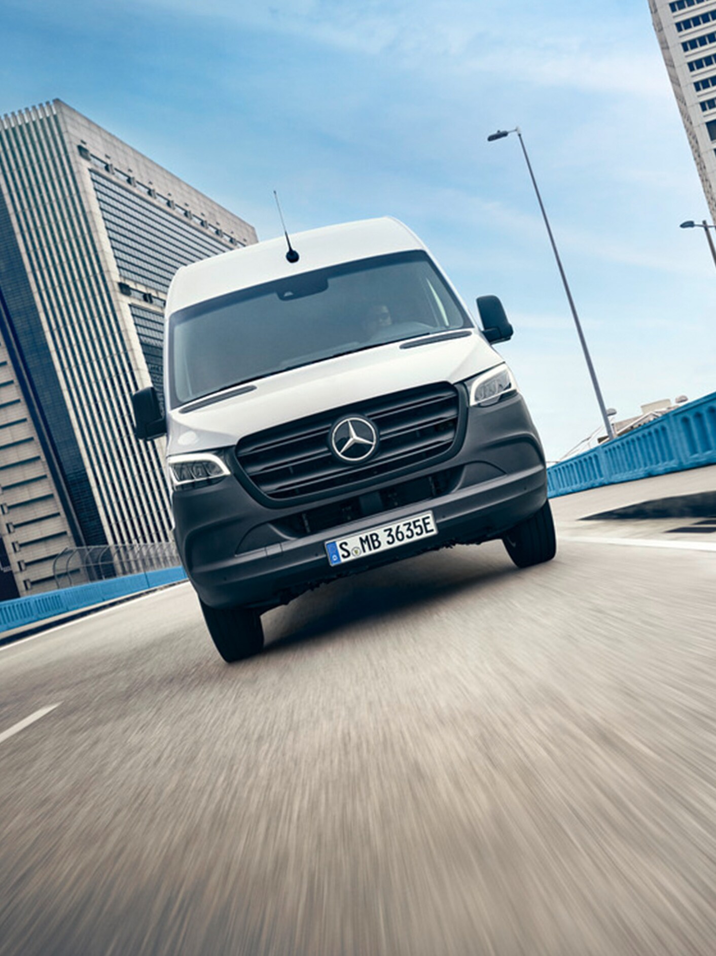 eSprinter Panelvan'ın önden görünümü.