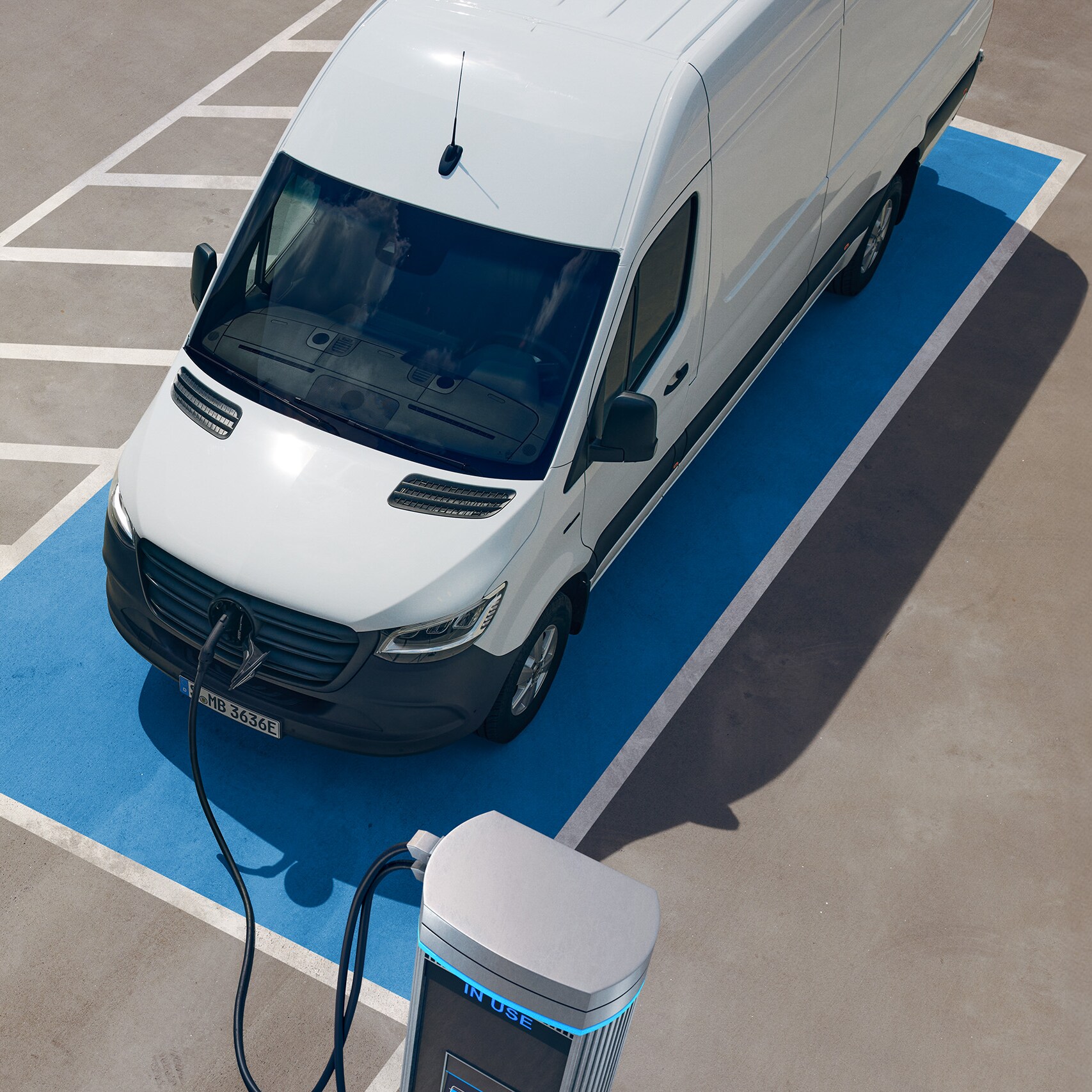 Mercedes-Benz'in elektrikli hafif ticari araçları eSprinter, şehir ortamında bir arada.