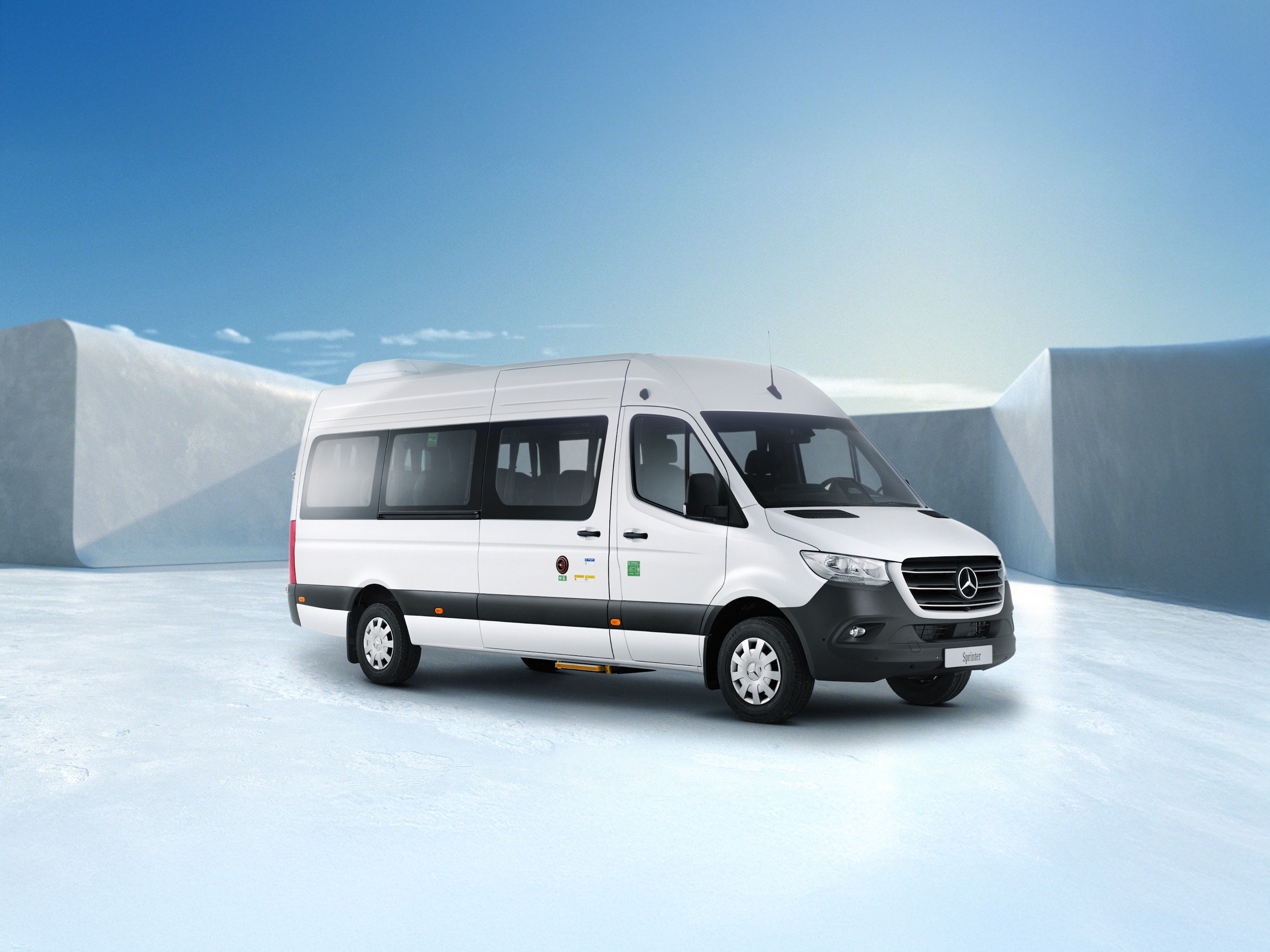 https://www.mercedes-benz.com.tr/content/dam/Turkey/vans/models/minibus/3840x3840-Sprinter-Minibus.jpg/1772608847866.jpg?im=Crop%2Crect%3D%280%2C480%2C3840%2C2880%29%3BResize%3D%282730%2C2048%29