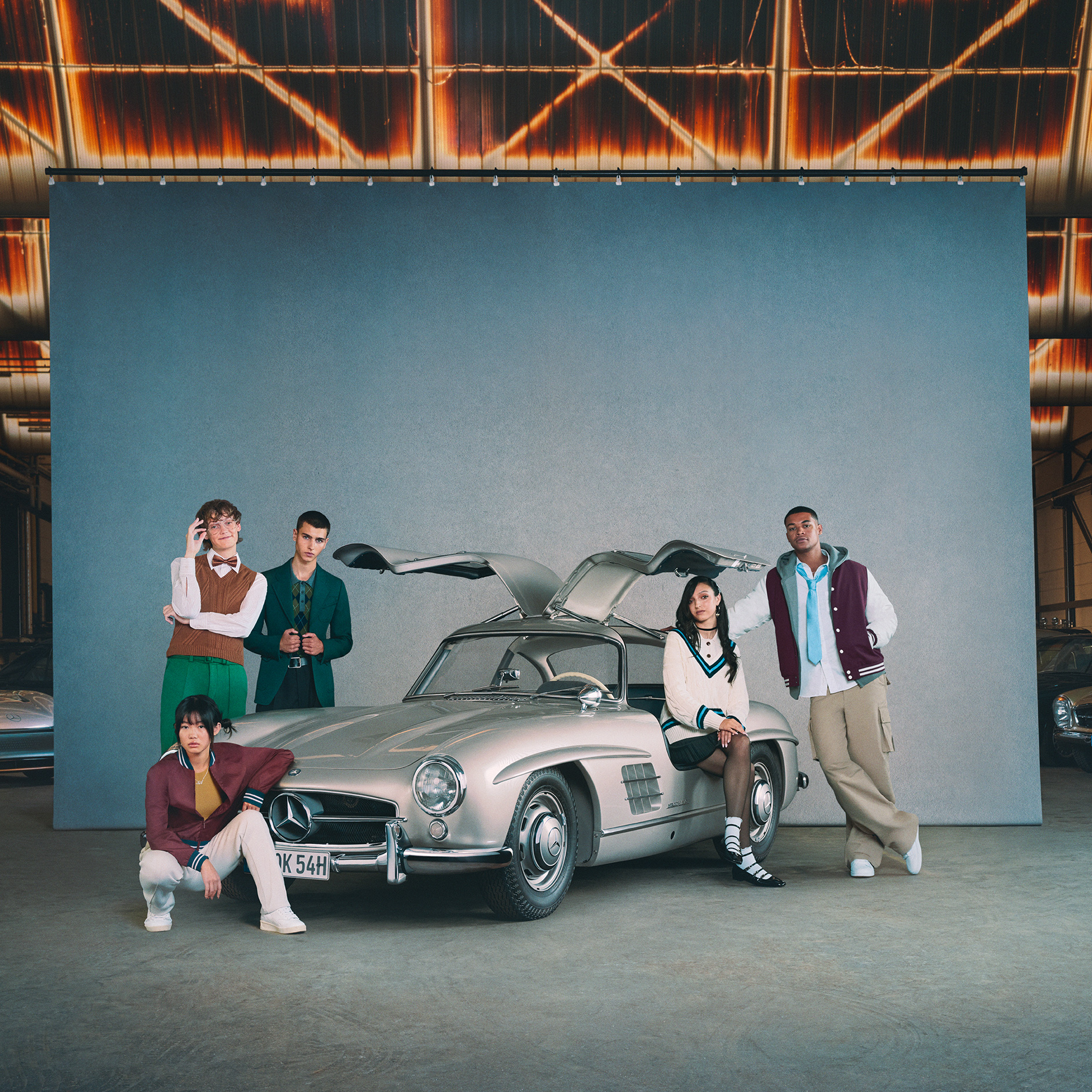 Mercedes-Benz 300 SL Coupé | Mercedes-Benz Mercedes-Benz 300 SL Coupé'yi tanıttı.