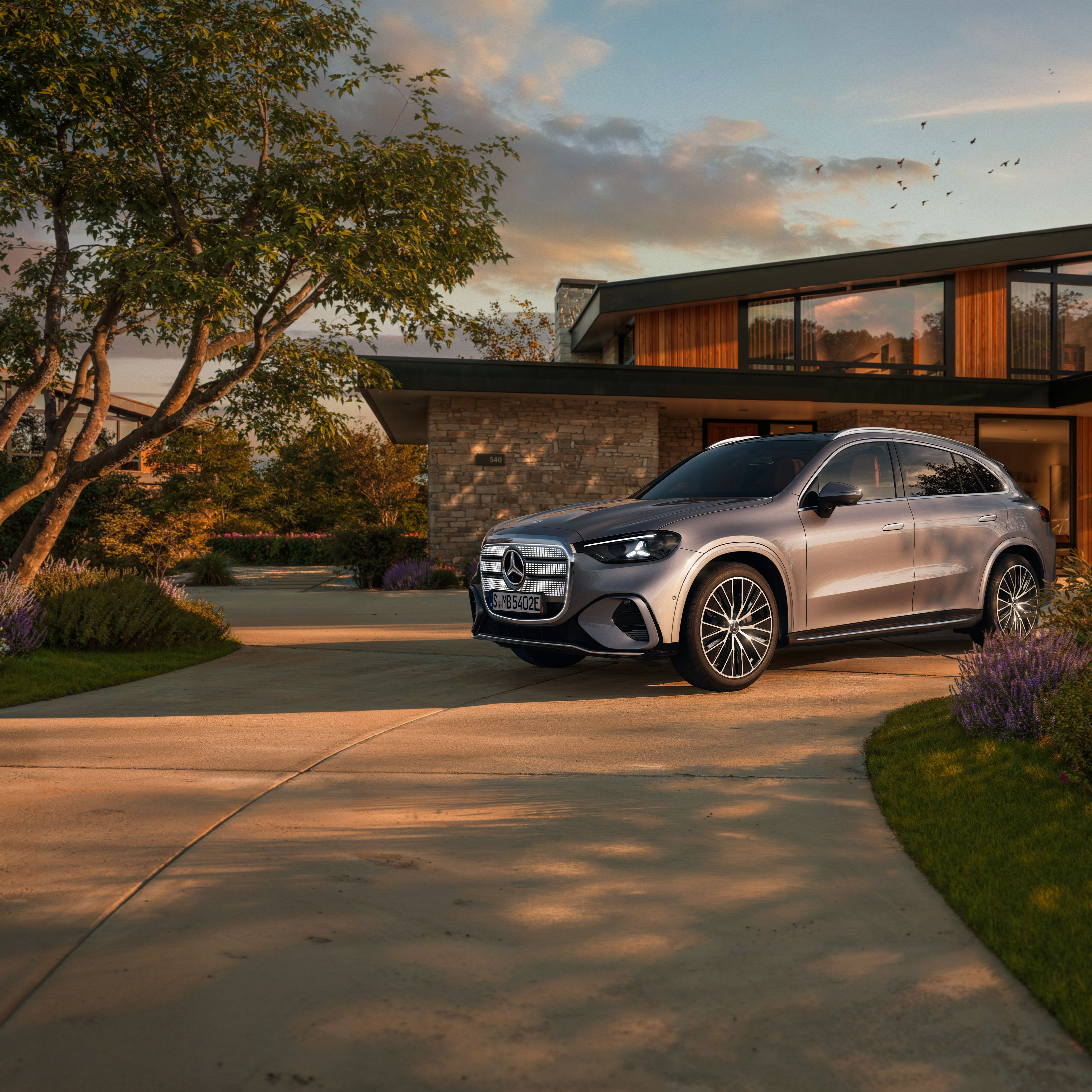 Yeni Elektrikli GLC | Mercedes-Benz Yeni Elektrikli GLC'in yandan görünümü.