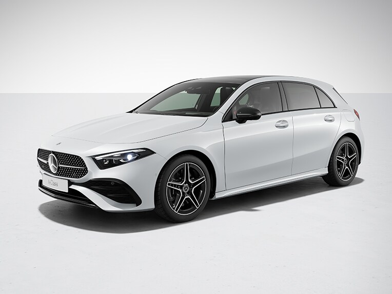 Gece paketine sahip Mercedes-Benz'den A-Serisi Kompakt Sedan'ın dış mekanı.