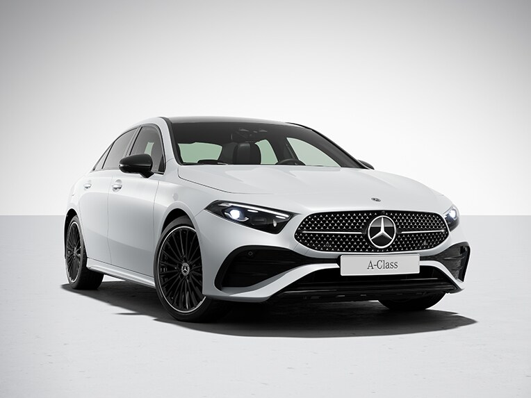 Gece paketine sahip Mercedes-Benz'den A-Serisi Sedan'ın dış mekanı.