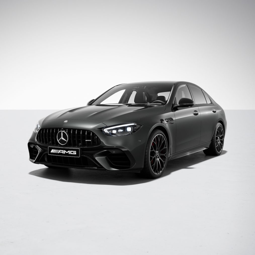 Mercedes-AMG C 63 S E Performance 4MATIC+ Sedan’ın arkadan görünümü.