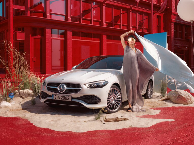 Mercedes-Benz C-Serisi Sedan'ın ön kısmı.
