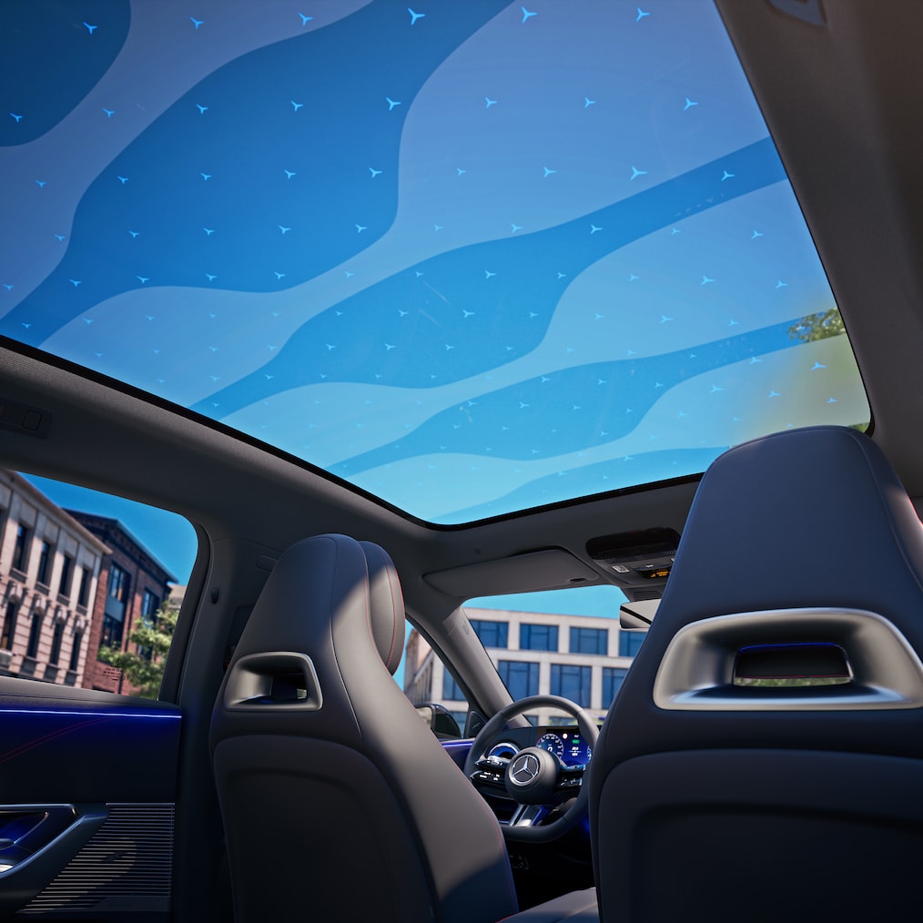 Yepyeni elektrikli Mercedes-Benz C-Serisinin panoramik tavanı.
