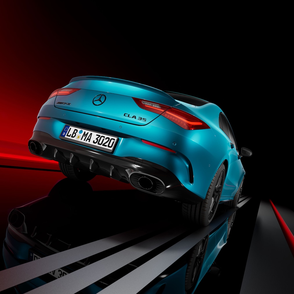 Bir Mercedes-AMG CLA 35 4MATIC Coupé'nin önden yandan görünümü.