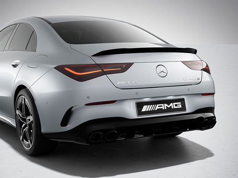 AMG aerodinamik paketine sahip Mercedes-AMG'den CLA 35 4MATIC.
