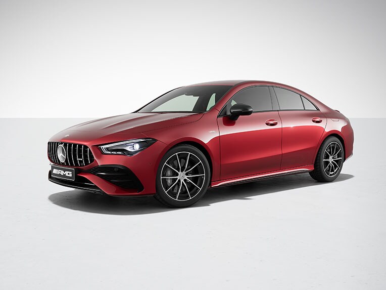 Mercedes-AMG'den AMG gece paketine sahip CLA 35 4MATIC.