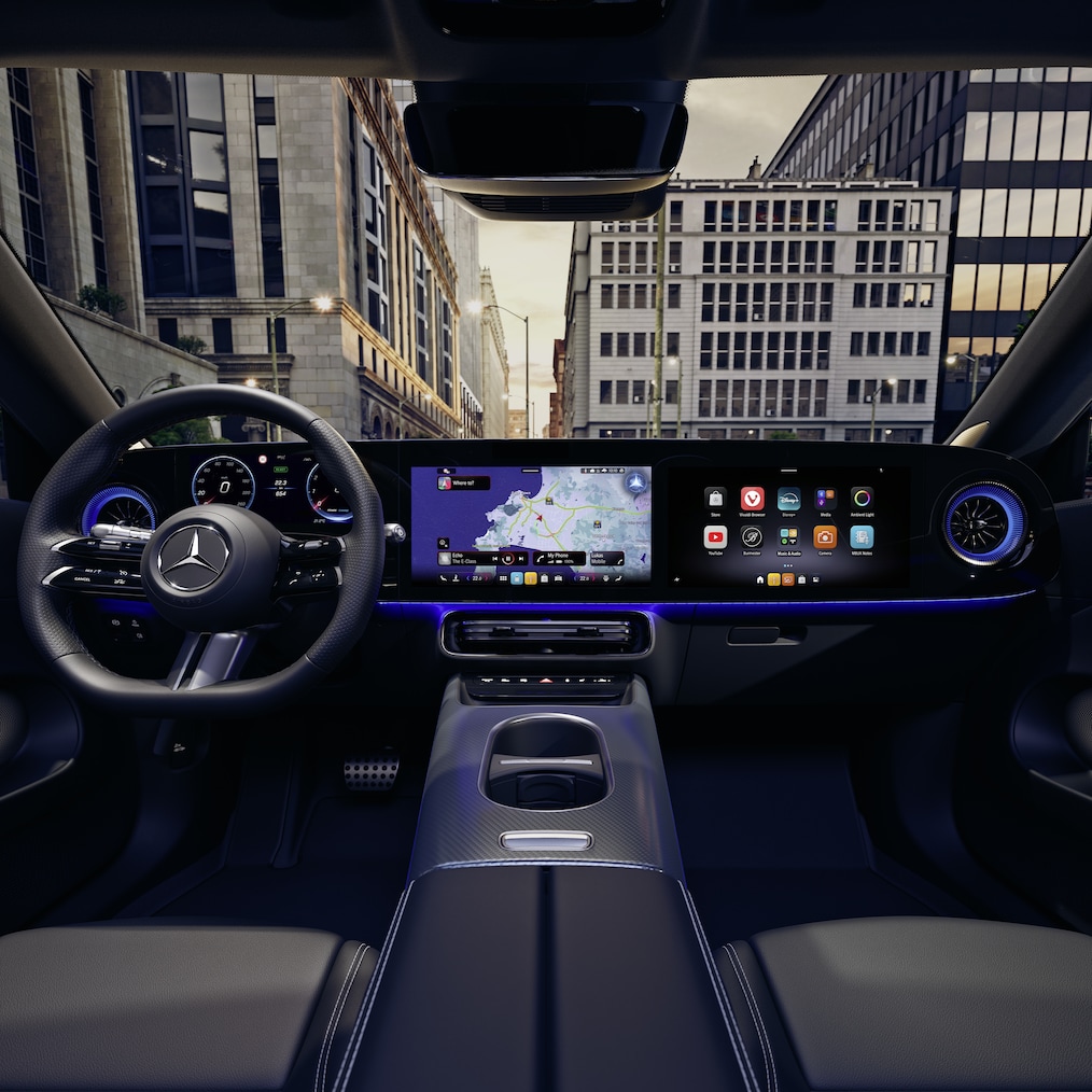 Tamamen yeni CLA Shooting Brake'in iç mekanındaki MBUX Superscreen donatılmış yeni kokpit.