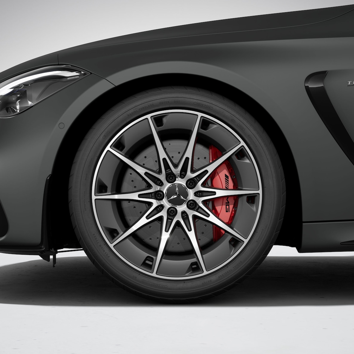 Mercedes-AMG CLE 53 4MATIC+ Coupé’nin dinamik görünümü (sürüş resmi).