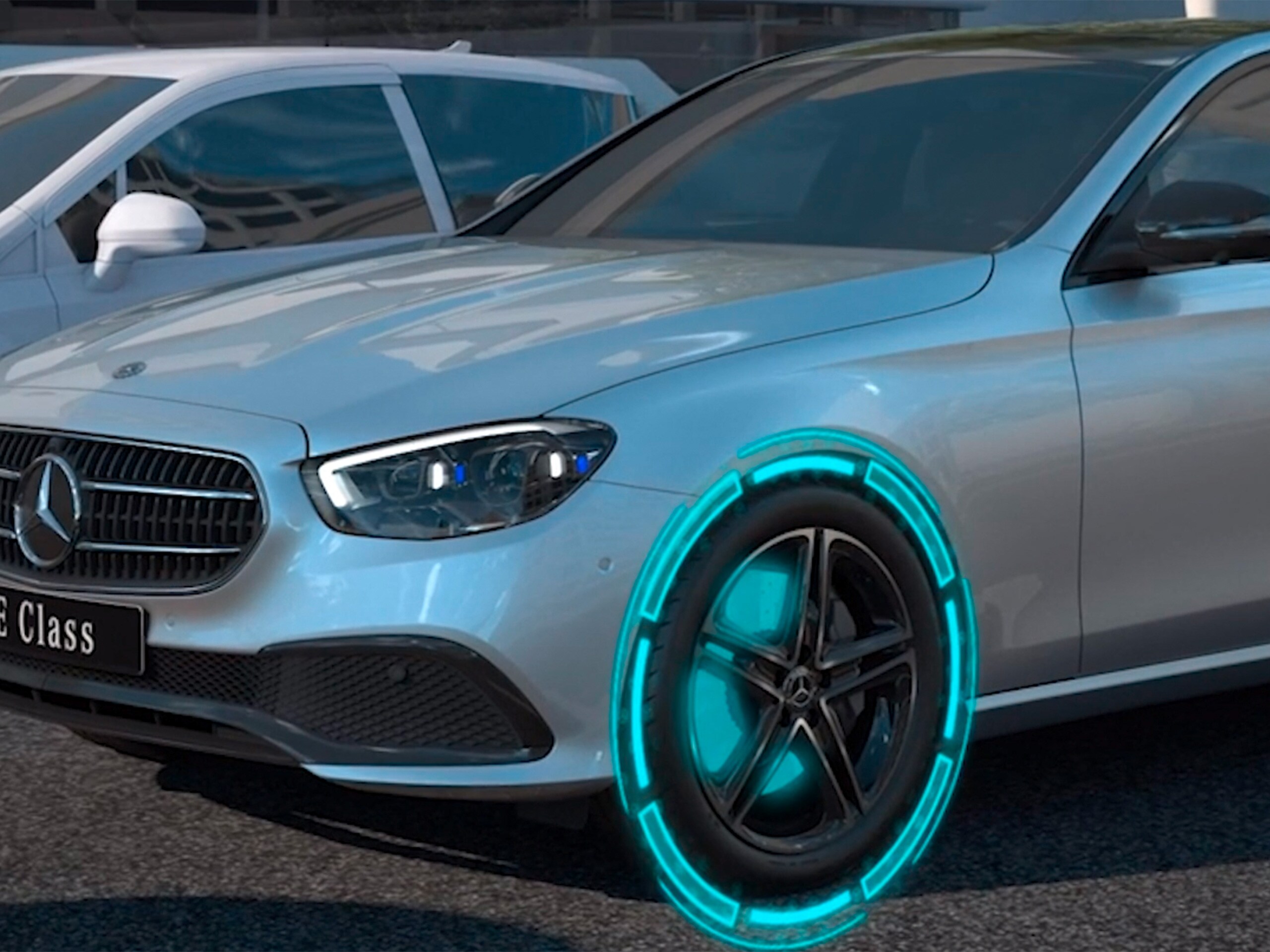 Videoda, Mercedes-Benz CLS Coupé'deki PRE-SAFE® PLUS fonksiyonu gösterilmektedir.