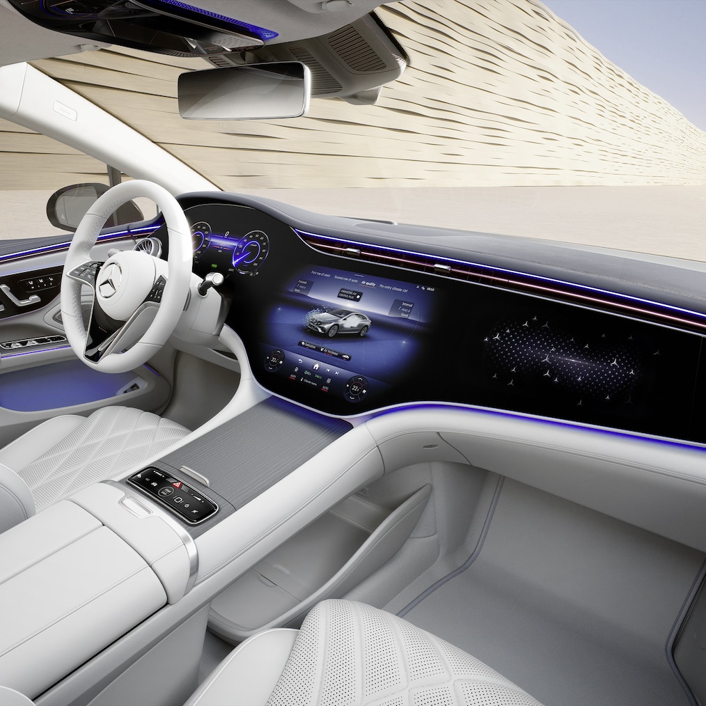 Mercedes-Benz’den EQS Limousine 'in MBUX Hyperscreen'e sahip iç mekanı.