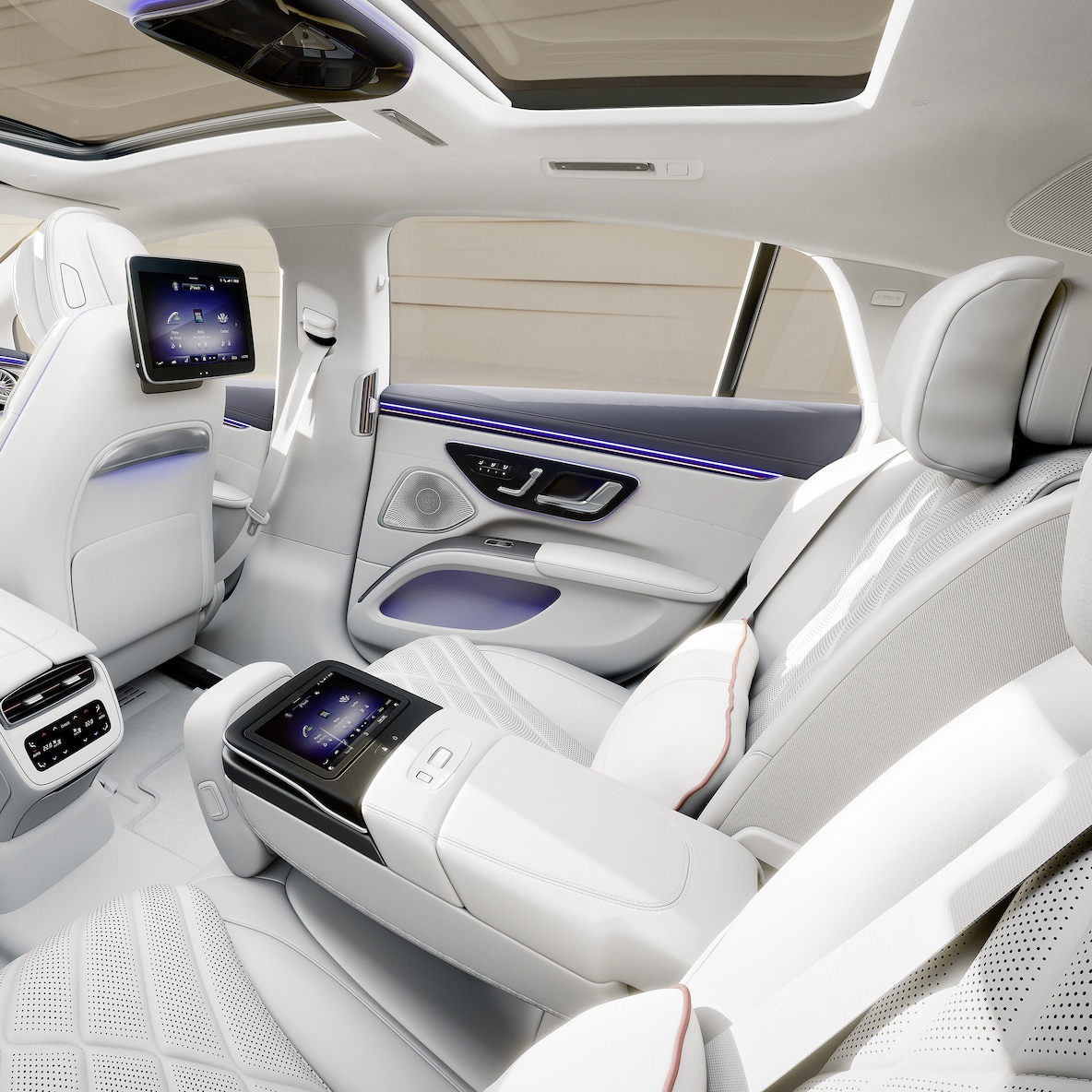 Mercedes-Benz’den EQS Limousine’in arka bölümü.