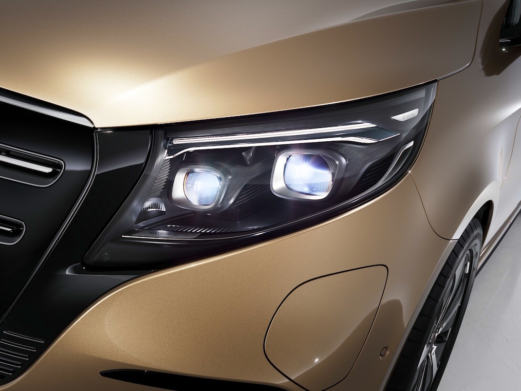 Otoyollarda, kırsal yollarda veya şehir trafiğinde Uzun Far Yardımcısı PLUS'lı MULTIBEAM LED farlar ile mükemmel görüşün avantajlarından yararlanın.