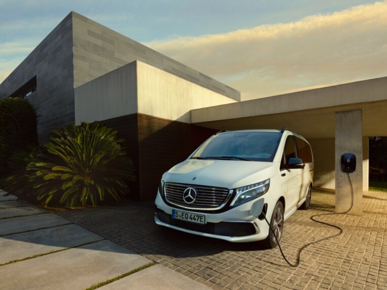 Mercedes-Benz ev için duvar tipi şarj ünitesi ile eviniz bir şarj istasyonuna dönüşür.