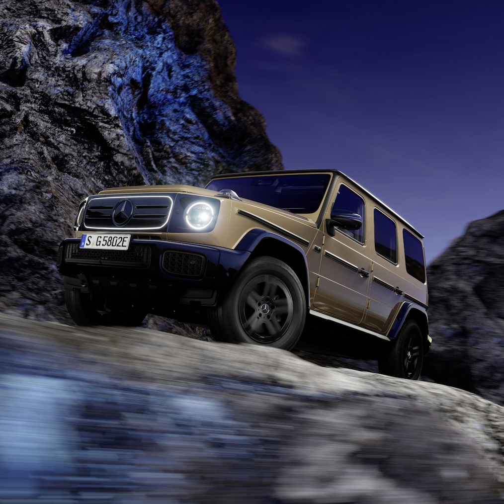 EQ Teknolojili Mercedes-Benz G 580'deki Black Panel radyatör kaplamasının yakından görünümü.