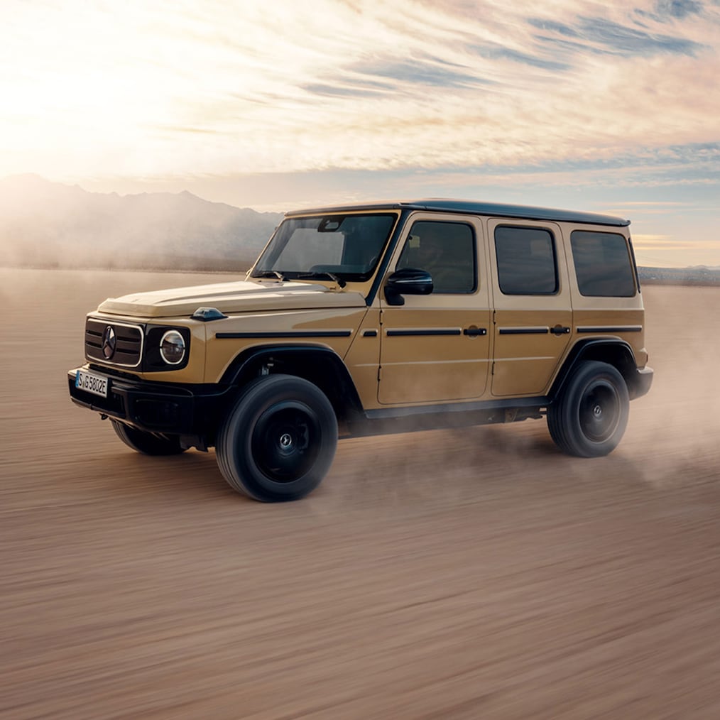 Gösterge panelinde / medya ekranında Off-road sürüşüne özgü göstergeler veya Mercedes-Benz G 580'in Off-road sürüşü.