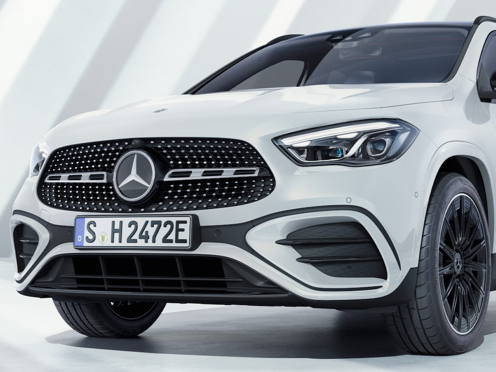Mercedes-Benz GLA Plug-in hibritin önden görünümü.