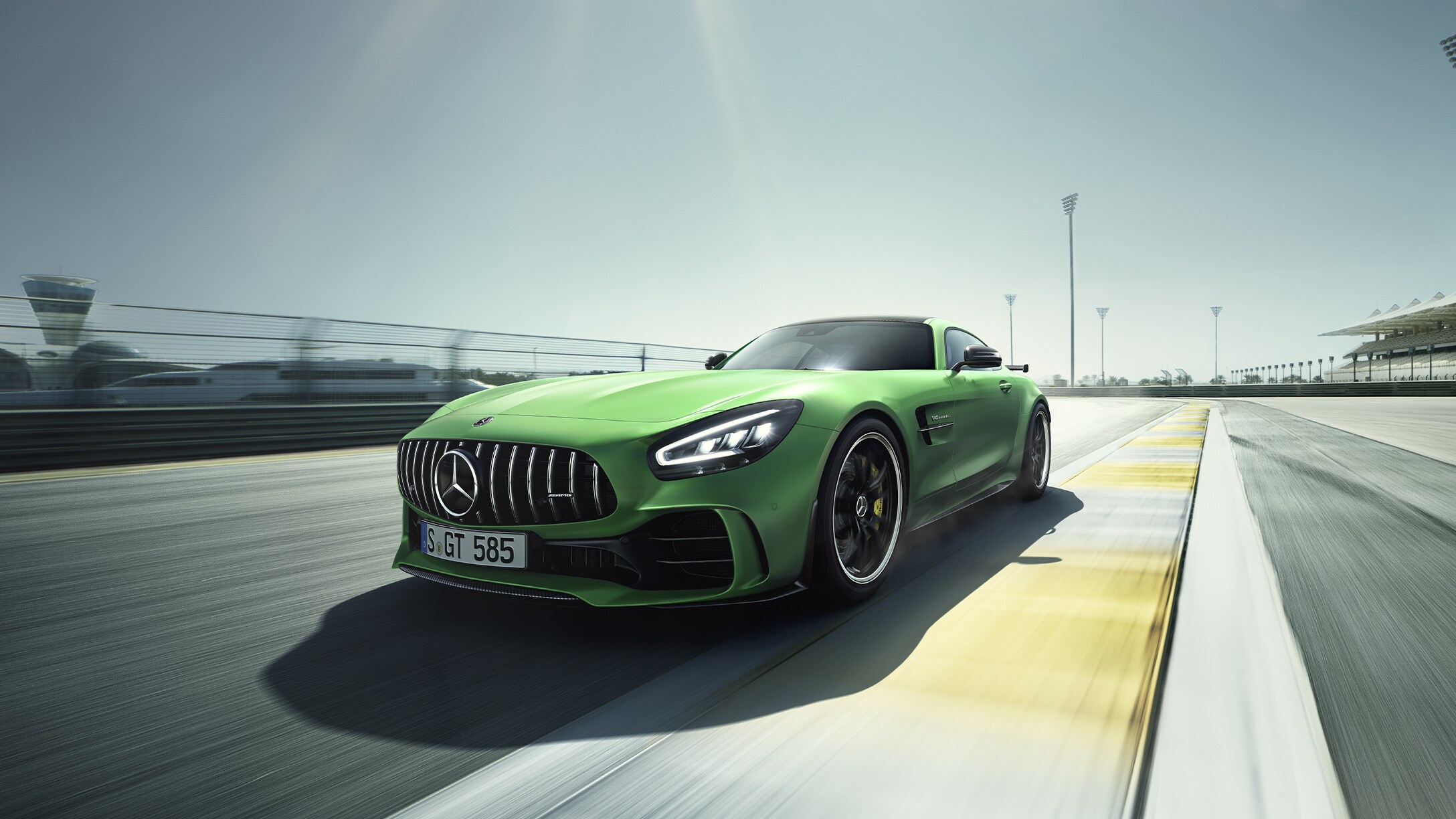 Mercedes-AMG GT R.