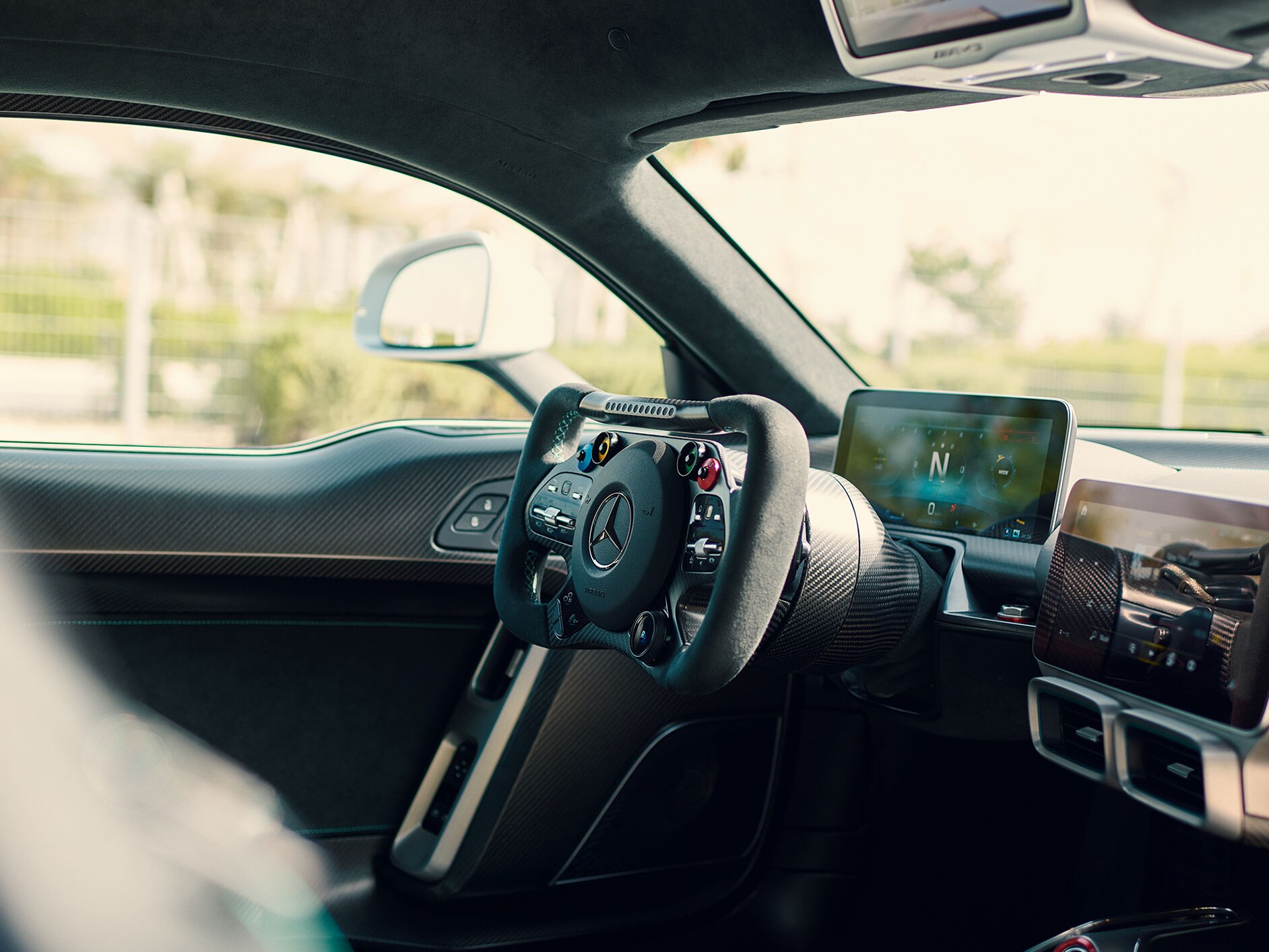 Mercedes-AMG'dan ONE’in araç iç mekanı.