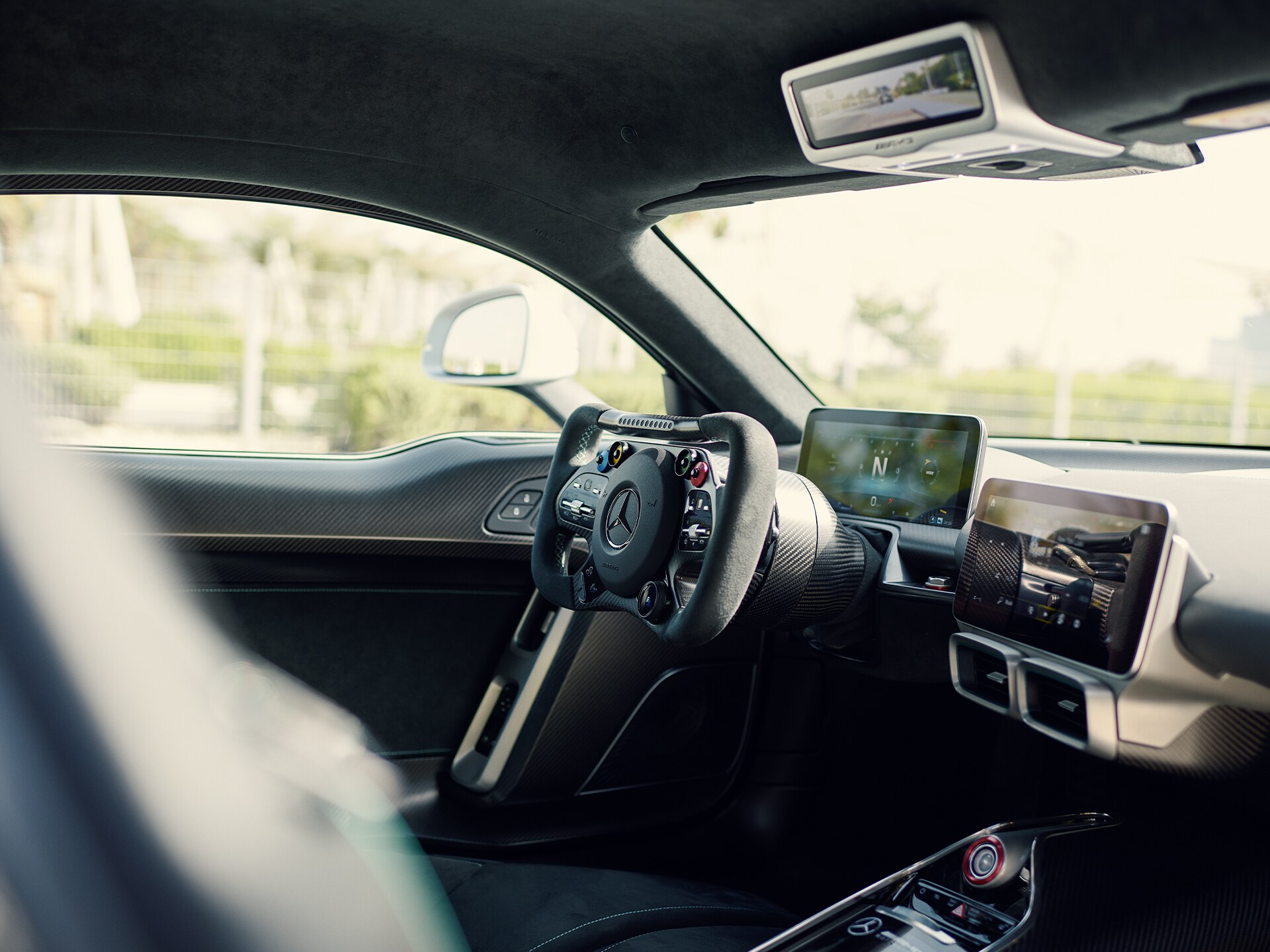 Mercedes-AMG ONE'ın iç mekanı.