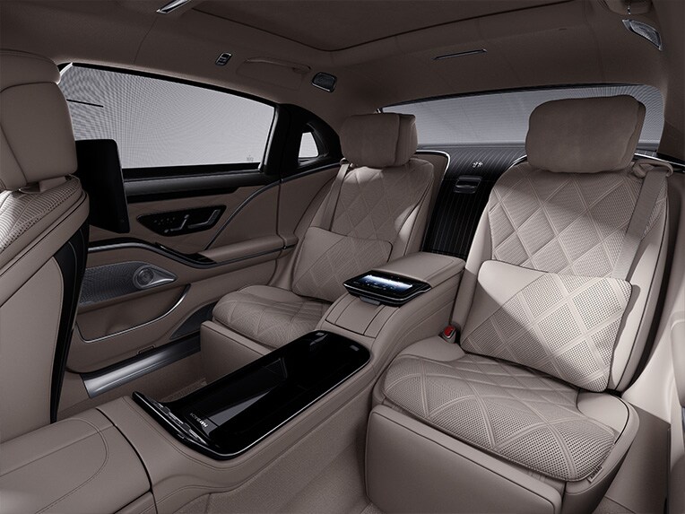 Mercedes-Maybach S-Serisi’nin iç mekanı.