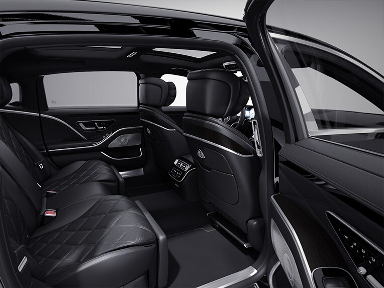 Exclusive süsleme paketine sahip Mercedes-Maybach S-Serisi’nin iç mekanı.