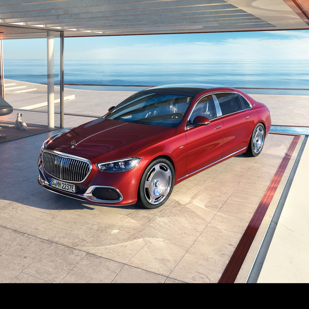 Mercedes-Maybach S-Serisi’nin önden yan görünümü.