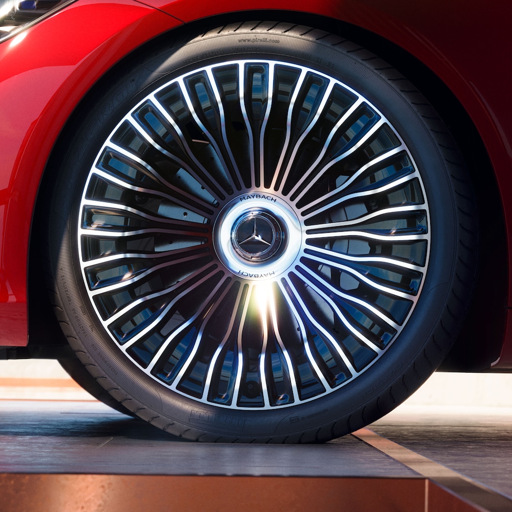 Maybach'a özgü özel bir tekerleğin detaylı yandan görünümü.