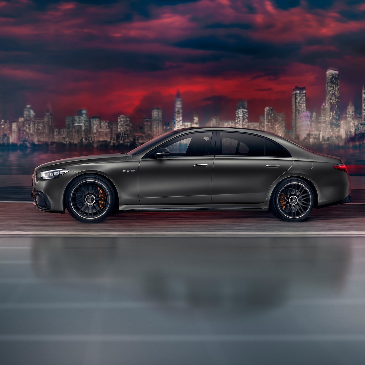 Mercedes-AMG S 63 E PERFORMANCE'ın ön yan görünümü.
