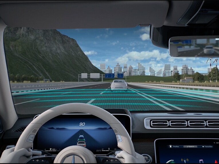 Mercedes-Benz S-Serisi Sedan'daki DISTRONIC aktif takip yardımcısının çalışma şekli.