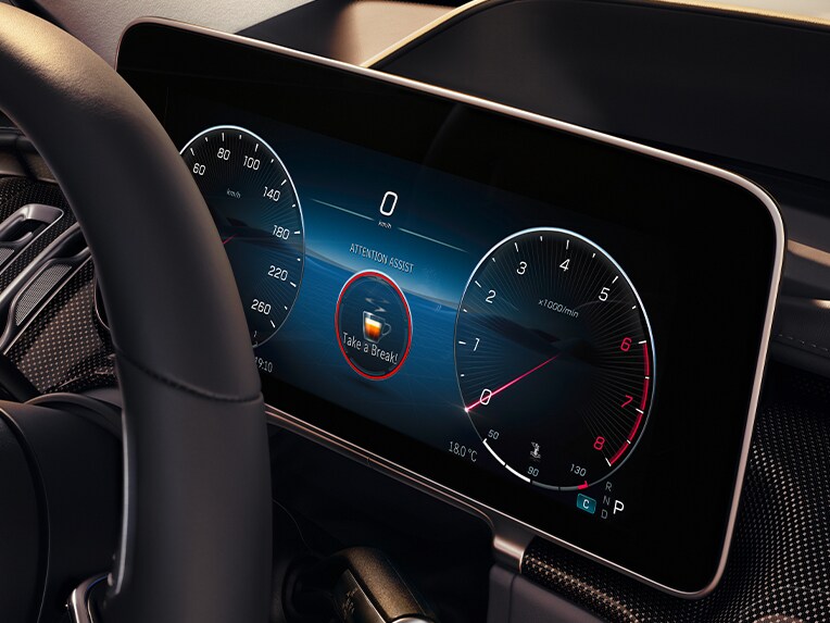 Mercedes-Benz S-Serisi Sedan’da ATTENTION ASSIST’li 3D sürücü ekranı.
