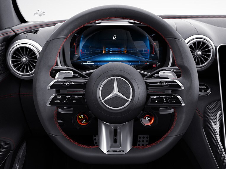 Mercedes-AMG SL Roadster’daki Nappa deri / DINAMICA mikrofiber AMG Performance direksiyon simidi.
