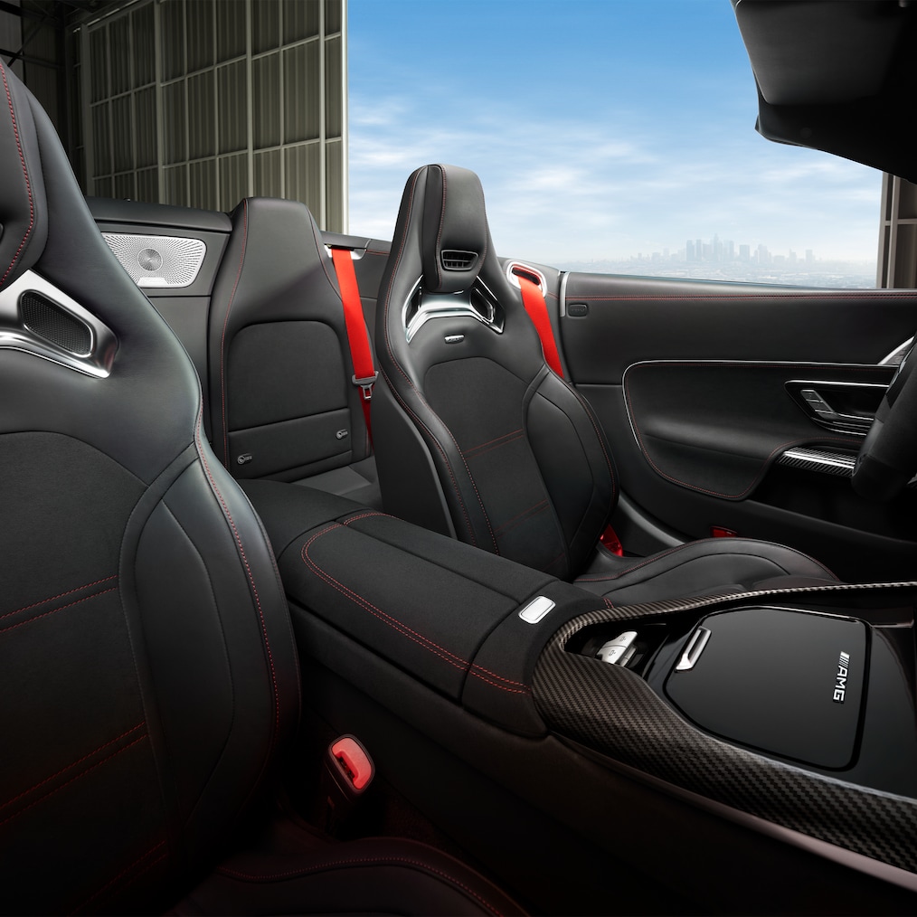 Mercedes-AMG SL Roadster'ın iç mekanı.