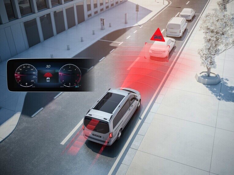 Aktif fren yardımcısı, diğer trafik katılımcılarıyla kaza yapmaktan kaçınmanıza veya kaza sonuçlarını hafifletmenize yardım edebilir.