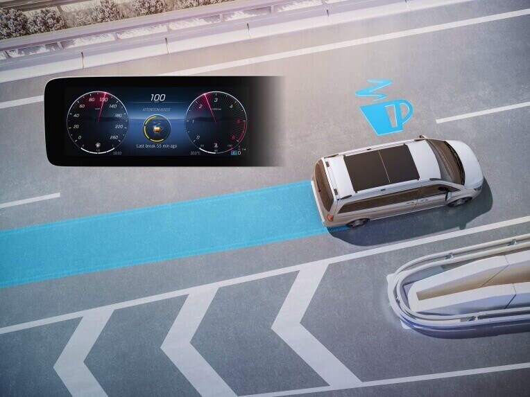 ATTENTION ASSIST saniyelik uykuya dalma durumlarını önlemeye yardımcı olabilir.