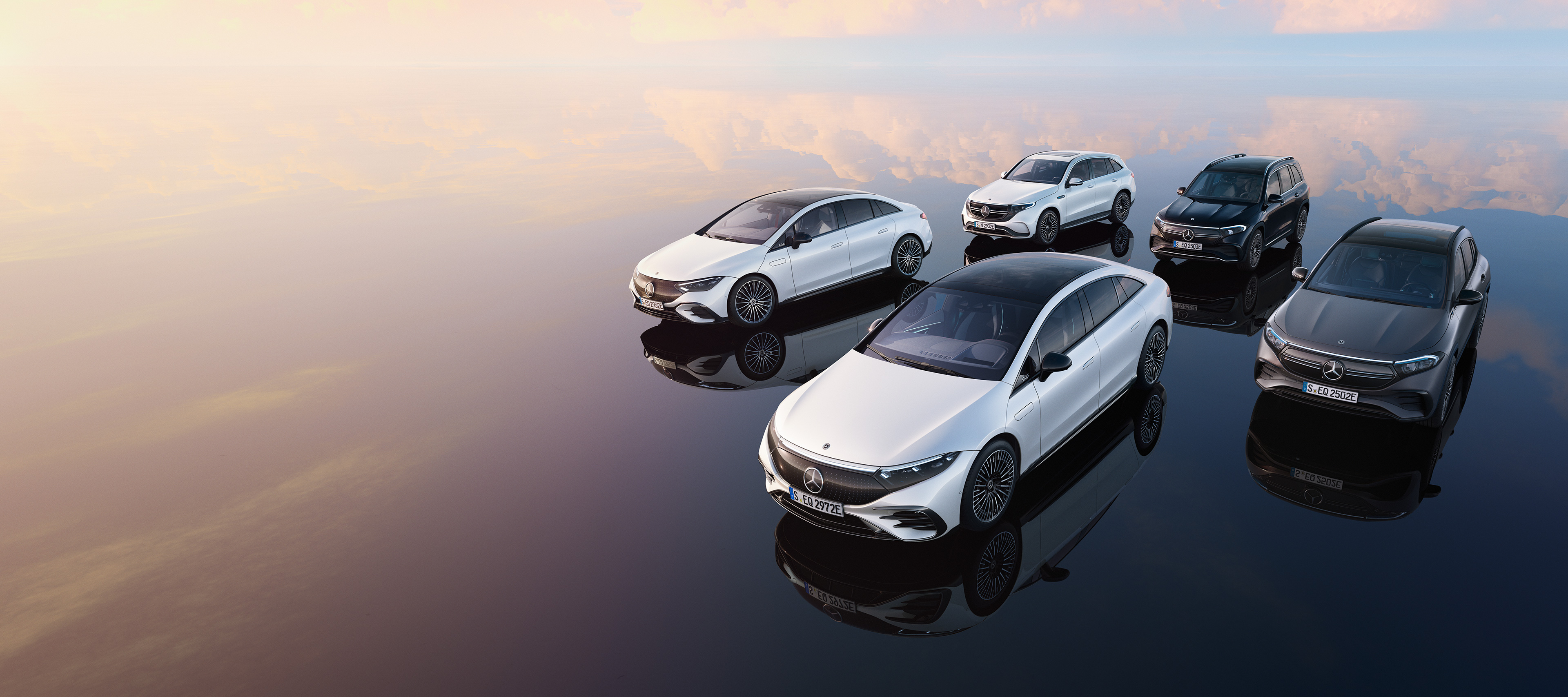 Tamamen elektrikli araçlar | Mercedes-EQ Mercedes-EQ'dan tamamen elektrikli araçların önden görünümü.
