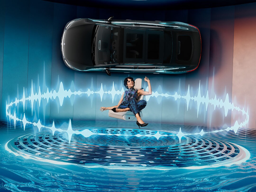 Bir Mercedes-EQ aracın üstten görünümü.