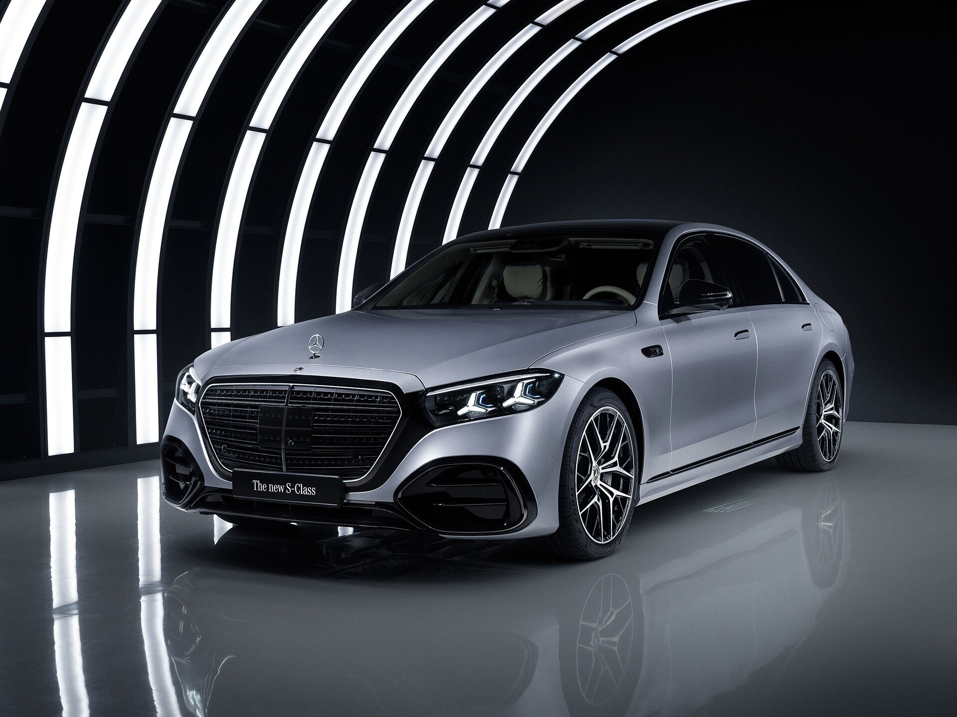 Bir Mercedes-Benz aracının dış tasarımı.