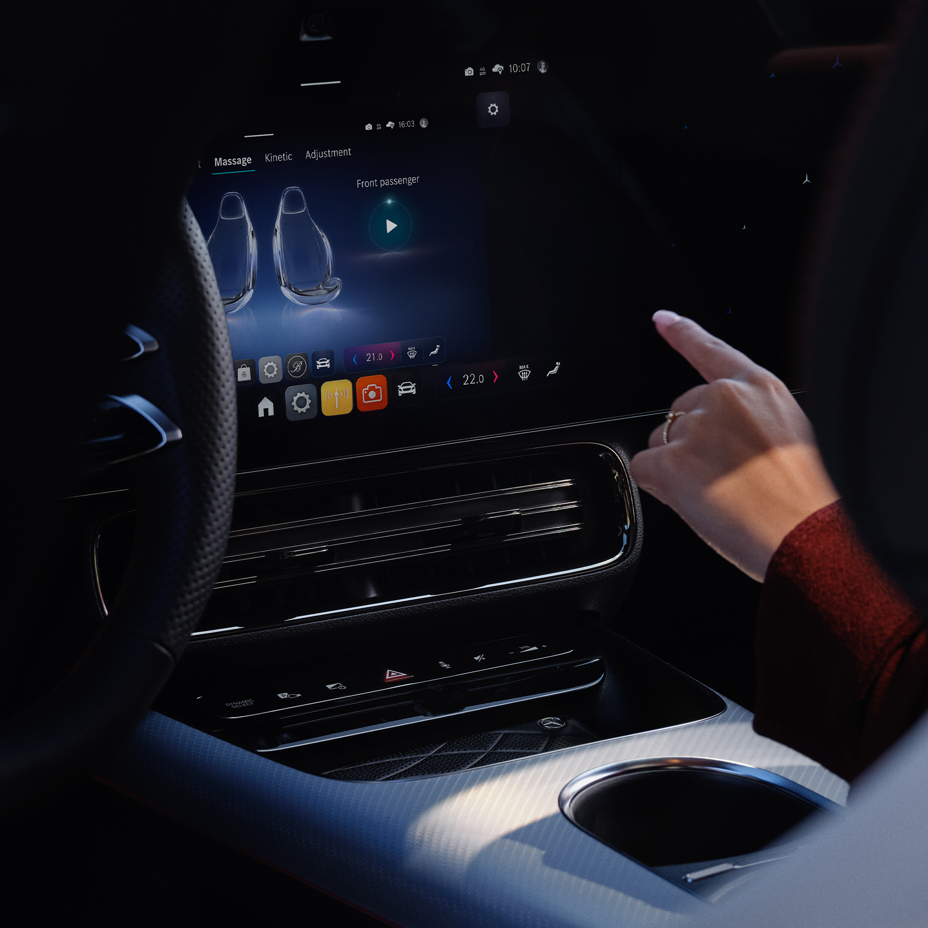 Kişiselleştirme | MBUX Multimedya Sistemi | Mercedes-Benz Bir Mercedes-Benz arabası içinde kişiselleştirme seçeneklerini gösteren MBUX Multimedya Sistemi.