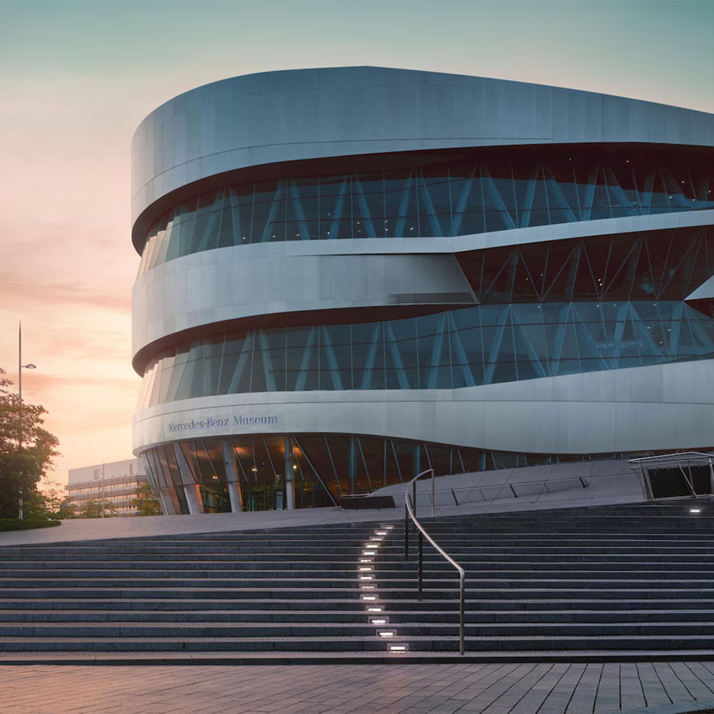 Stuttgart Mercedes-Benz Müzesi’nin dışarıdan görünümü.