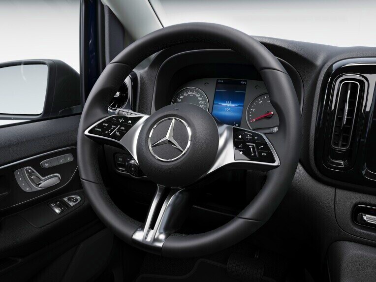 9G-TRONIC otomatik şanzıman, motor devir sayısının her sürüş durumunda mümkün olduğunca düşük tutulmasını sağlayan 9 vitese sahiptir.