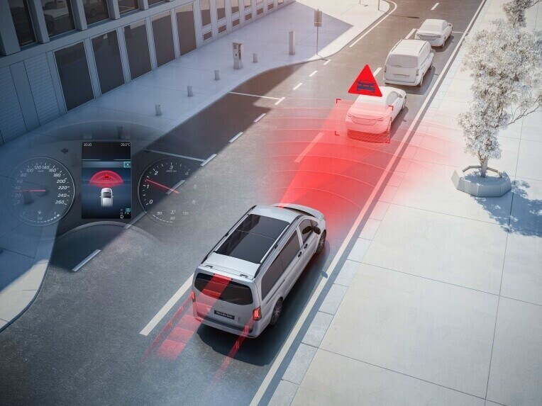 Aktif fren yardımcısı, diğer trafik katılımcılarıyla kaza yapmaktan kaçınmanıza veya kaza sonuçlarını hafifletmenize yardım edebilir.