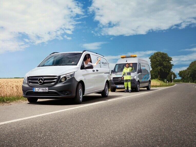 Olur da yolda kalırsanız profesyonel Mercedes-Benz Service24h hizmeti, gideceğiniz yere varmanıza yardımcı olur.