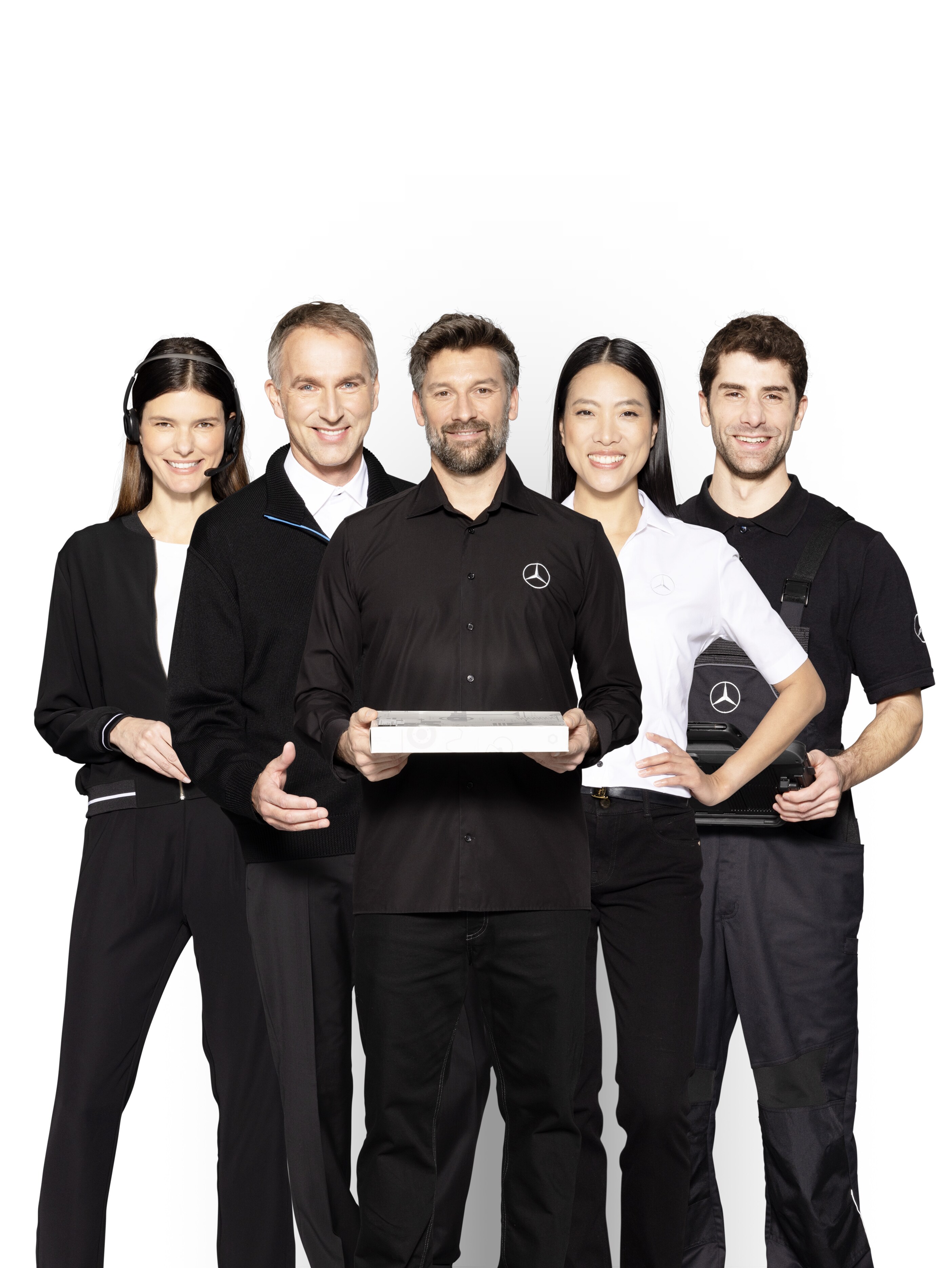 Mercedes-Benz Hafif Ticari Araç Hizmetlerini simgeleyen beş Mercedes-Benz Referansı